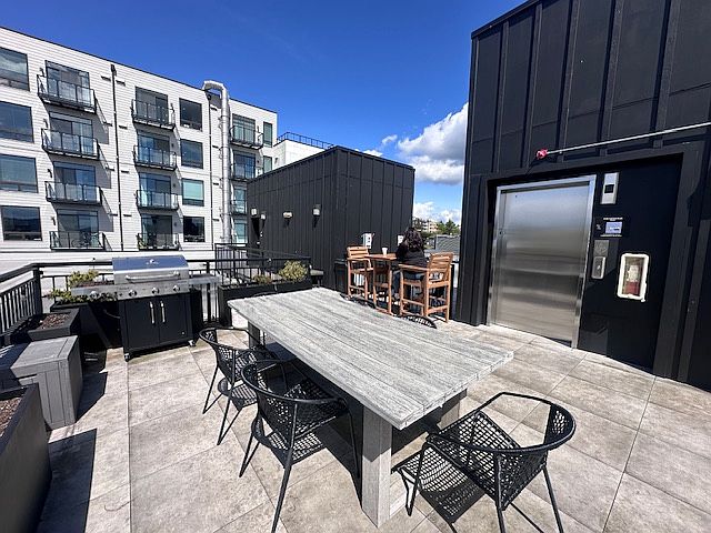 Roof top gathering area