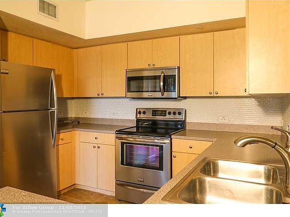 2nd image of 617 Villa Cir #617