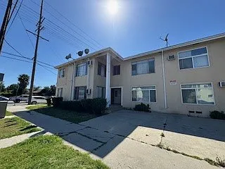 15531 Victory Blvd #B — Photo 23