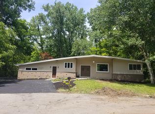 31 Hearthstone Rd, Pittsford, NY 14534