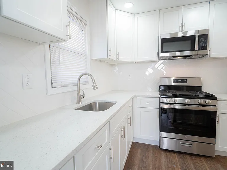 2409 Greeley Pl — Photo 3