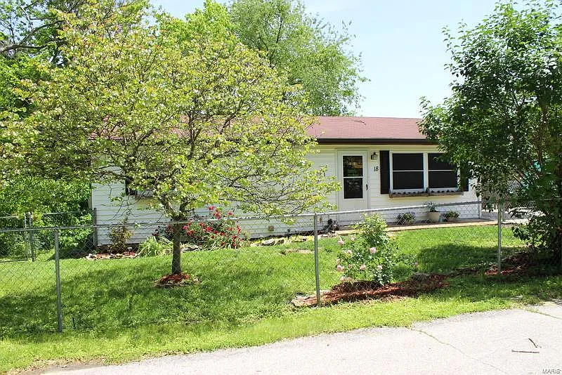 18 North Dr photo 1