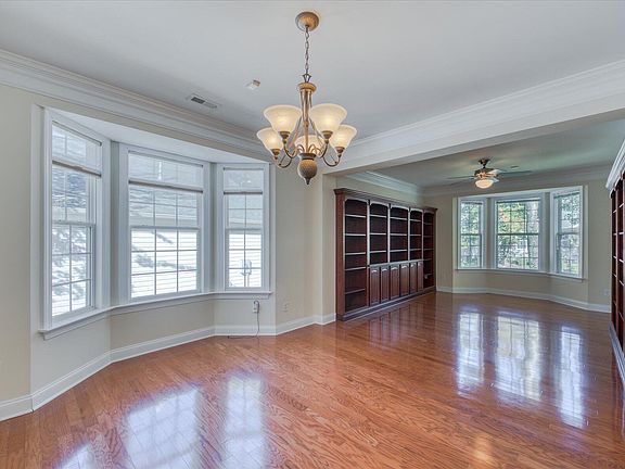 5th image of 502 Quaker Dell Ln