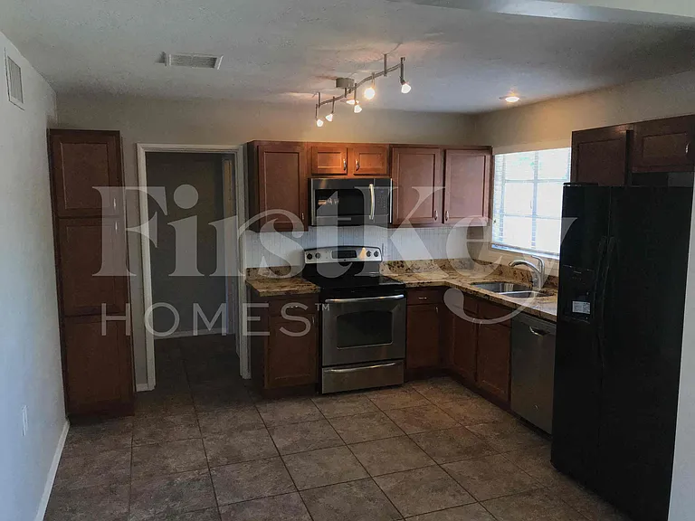 1205 W Highland Ave — Photo 10