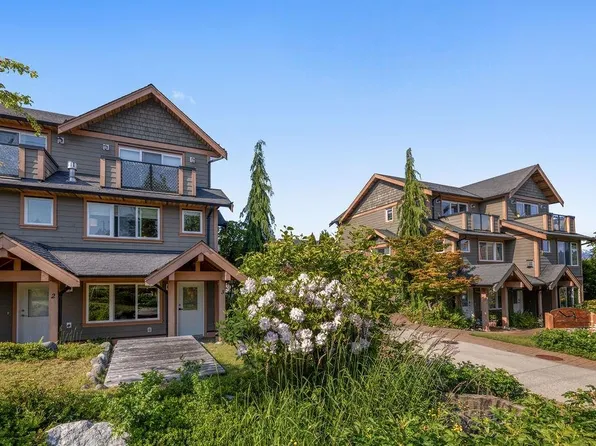 728 Gibsons Way #3, Gibsons, BC V0N 1V9