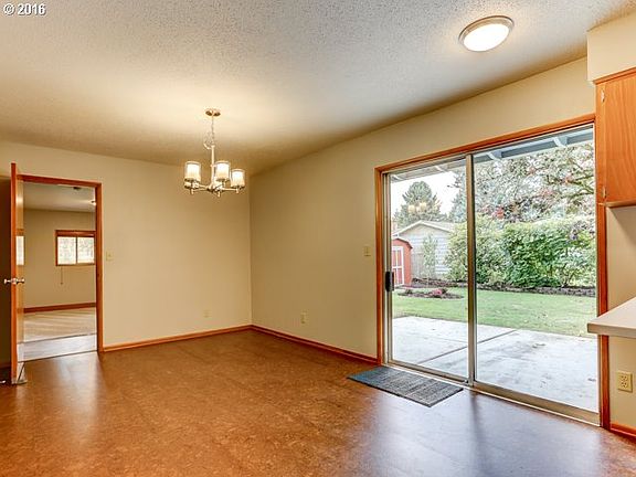 5th image of 1133 SE 37th Ave