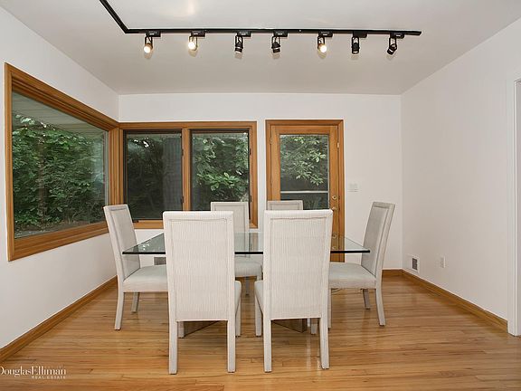 5th image of 38 Mineola Ave