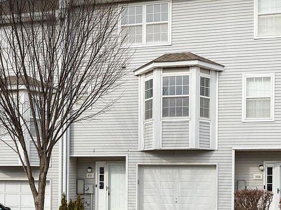 4th image of 351 Huntington Ct #15