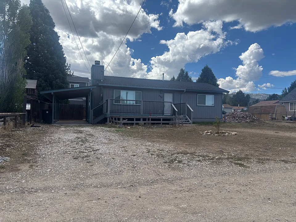 2182 6th Ln