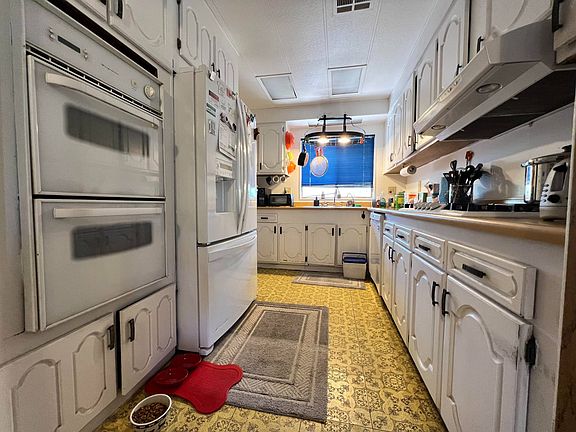 3rd image of 13490 State Highway 8 #Bus-122
