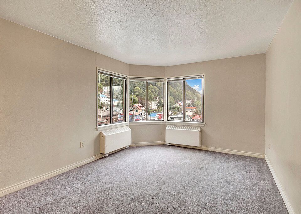 Mendenhall Tower Apartments - Living Room