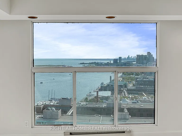 99 Harbour Sq #3008 — Photo 29