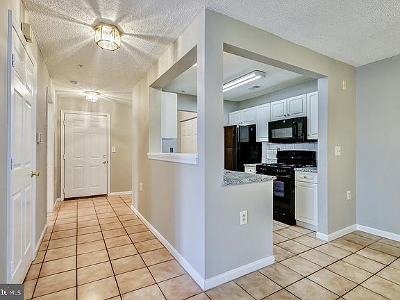 5th image of 10012 Vanderbilt Cir APT 2-10