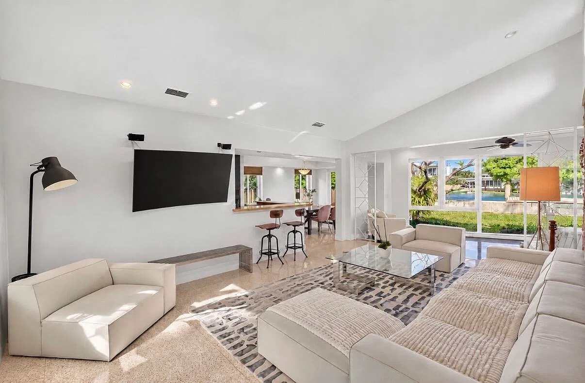 3 bed, 3.0 bath, 2152 sqft, $7,500 — Photo 3
