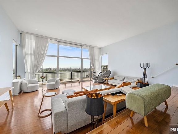 5th image of 2 Horizon Rd #Penthouse 2