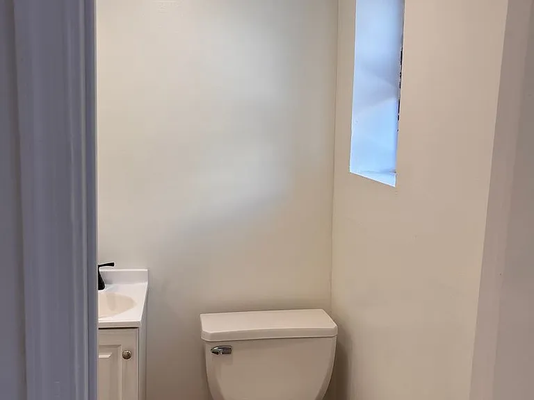 Sherwood Court Apartments — Photo 19