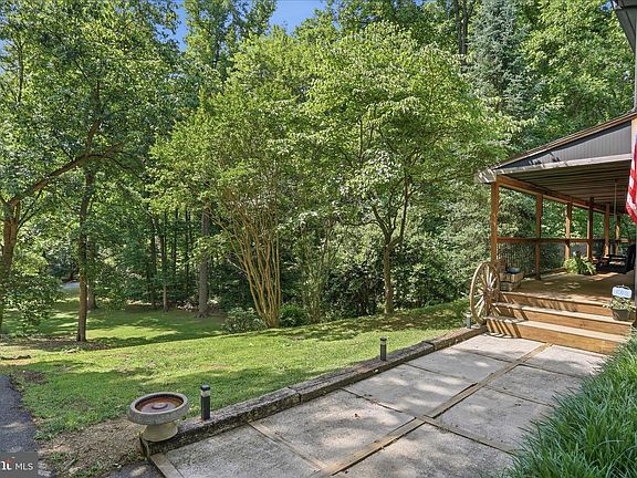 3rd image of 137 Old Forest Cir