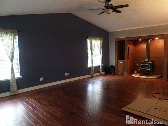2nd image of 8633 Oxford Dr SE