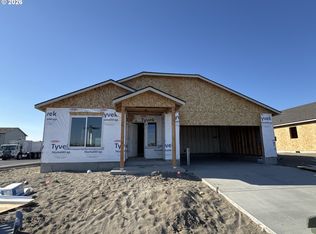 896 E Maple Brook Ave, Hermiston, OR 97838