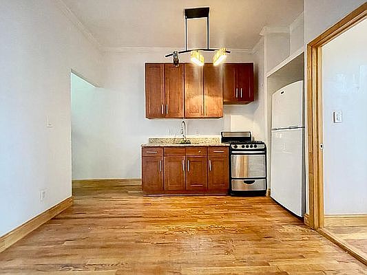 2nd image of 818 Saint Johns Pl #2F