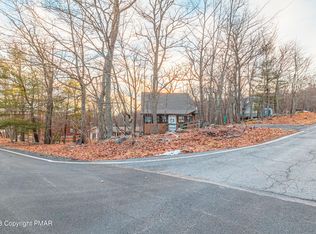 117 Clifton Dr, Bushkill, PA 18324