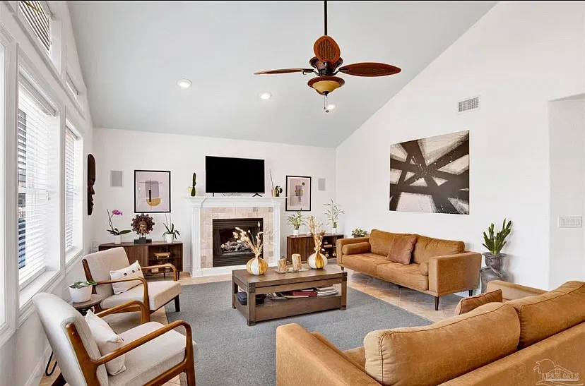 3 bed, 2200 sqft, $3,450 — Photo 4