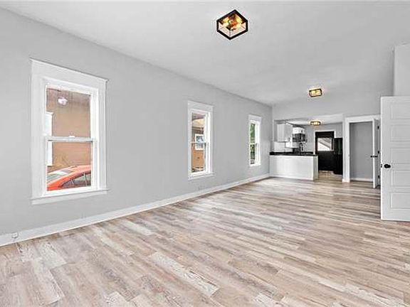 4th image of 1106 N Osage St