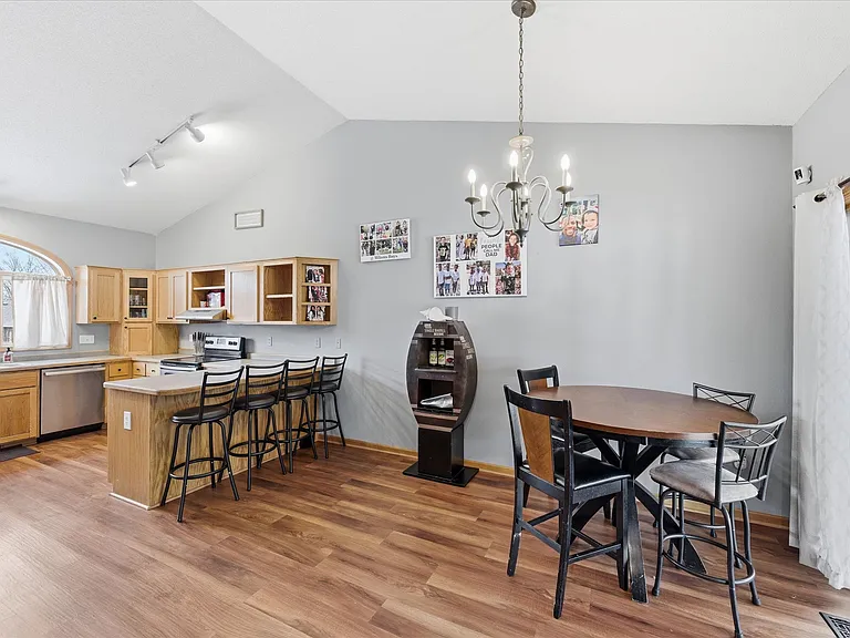 701 E Beaver St — Photo 6
