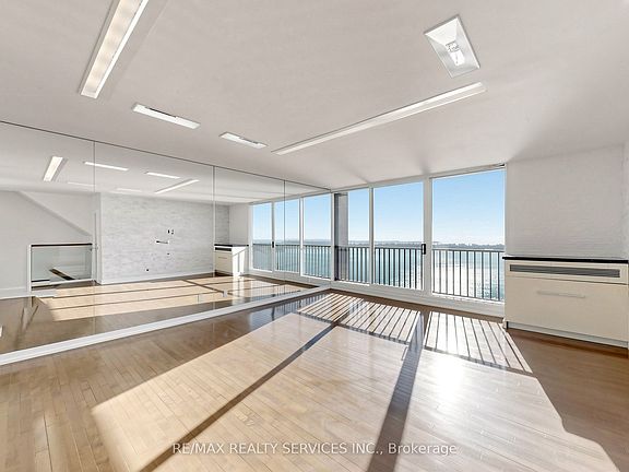 5th image of 33 Harbour Sq #2803