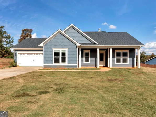 482 N Point Cir, Hartwell, GA 30643