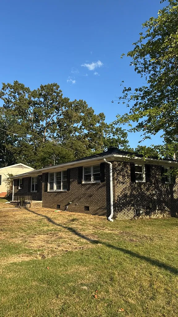 3 bed, 1.5 bath, 1501 sqft, $1,900 — Photo 2