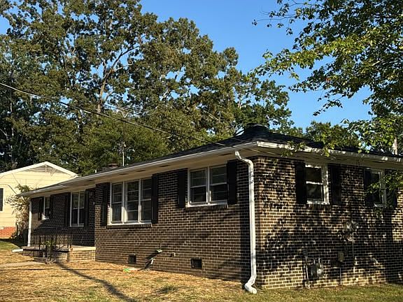 3rd image of 11 Picadilly St