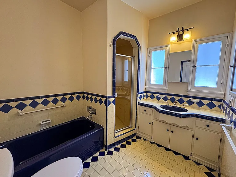 1250 N Flores St — Photo 8