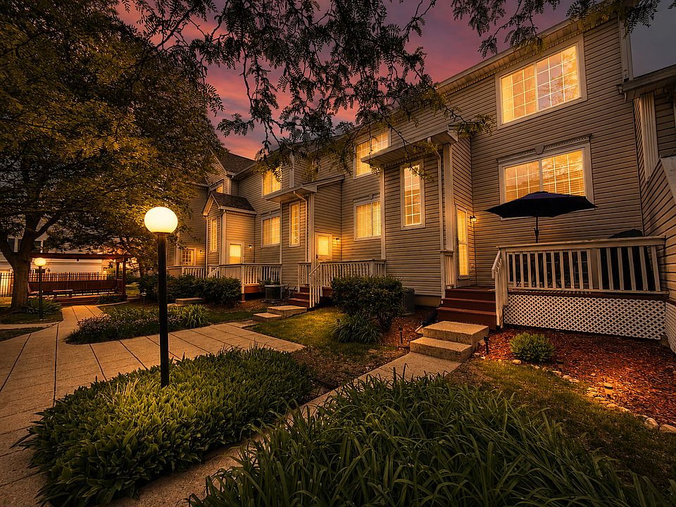 1st image of 313 Peachtree Ct
