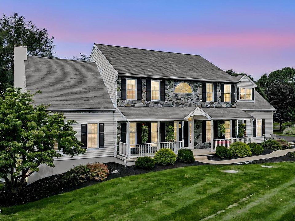 1st image of 107 Stonegate Dr