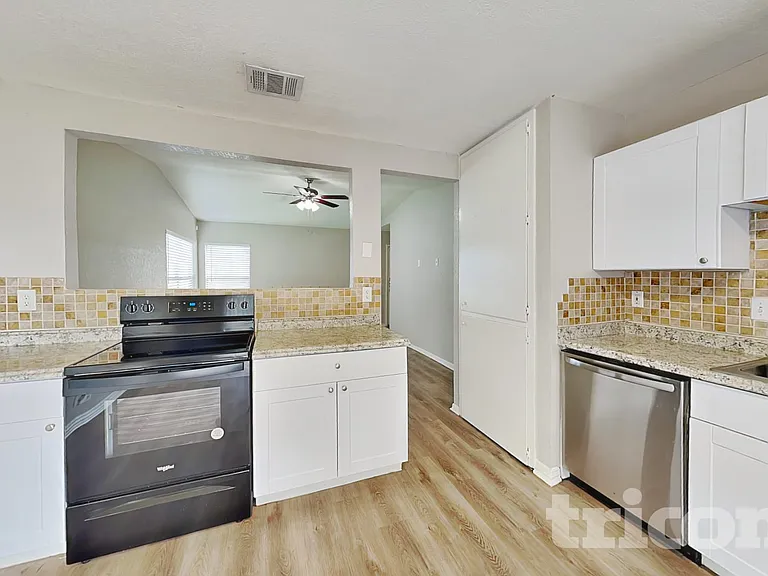 9506 Sugarloaf Dr — Photo 4