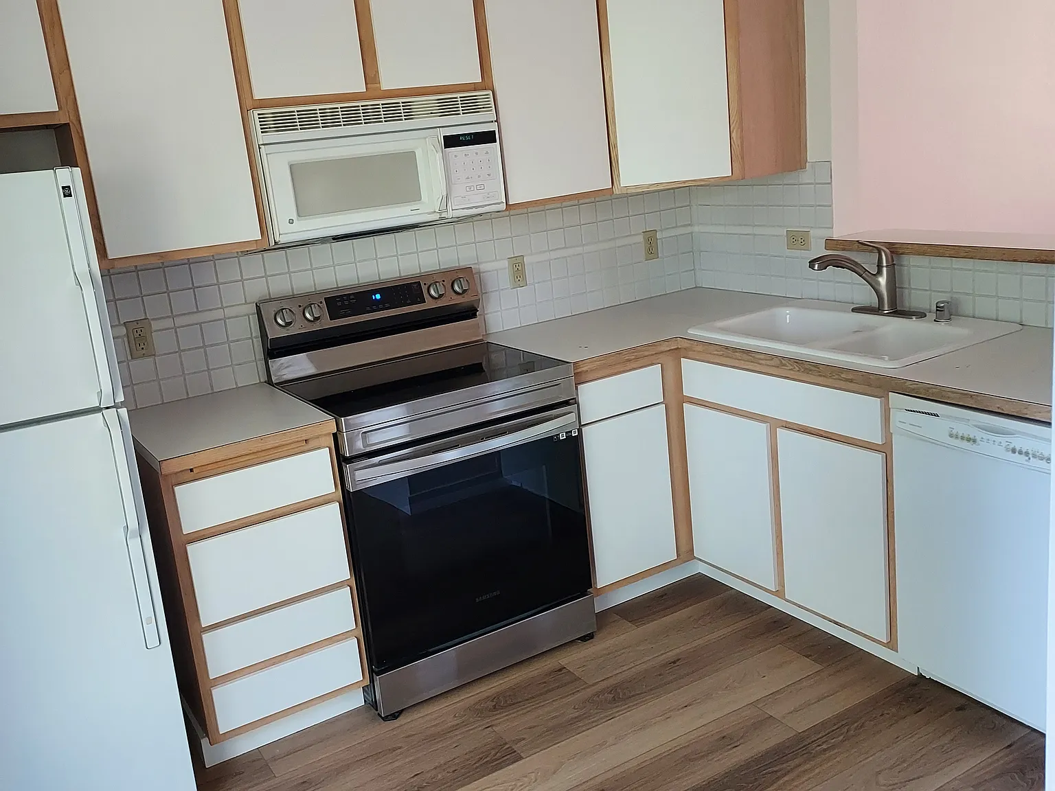 2 bed, 2.5 bath, 1191 sqft, $3,700 — Photo 2