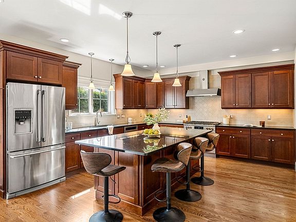 3rd image of 290 Nevada St #290