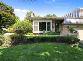 2S639 Avenue Normandy E, Oak Brook, IL 60523