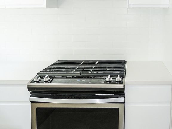 2nd image of 1841 S Redondo Blvd APT 5