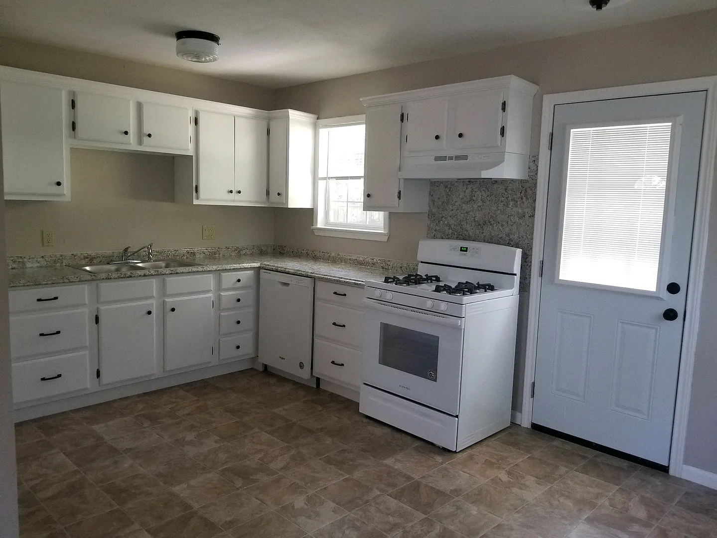 1221 Jones- House — Photo 2