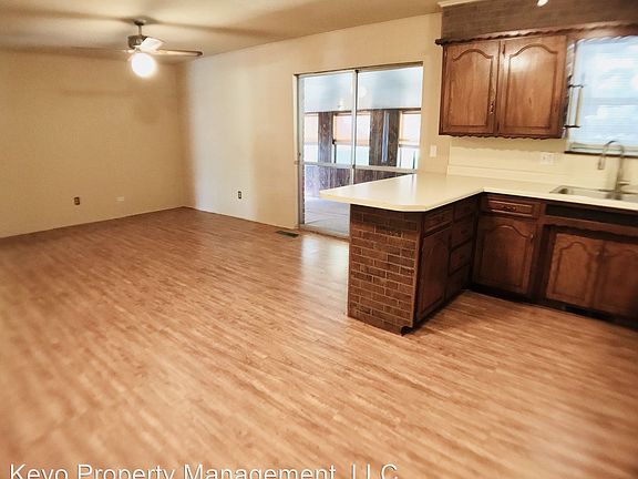 4th image of 220 Tanglewood Dr