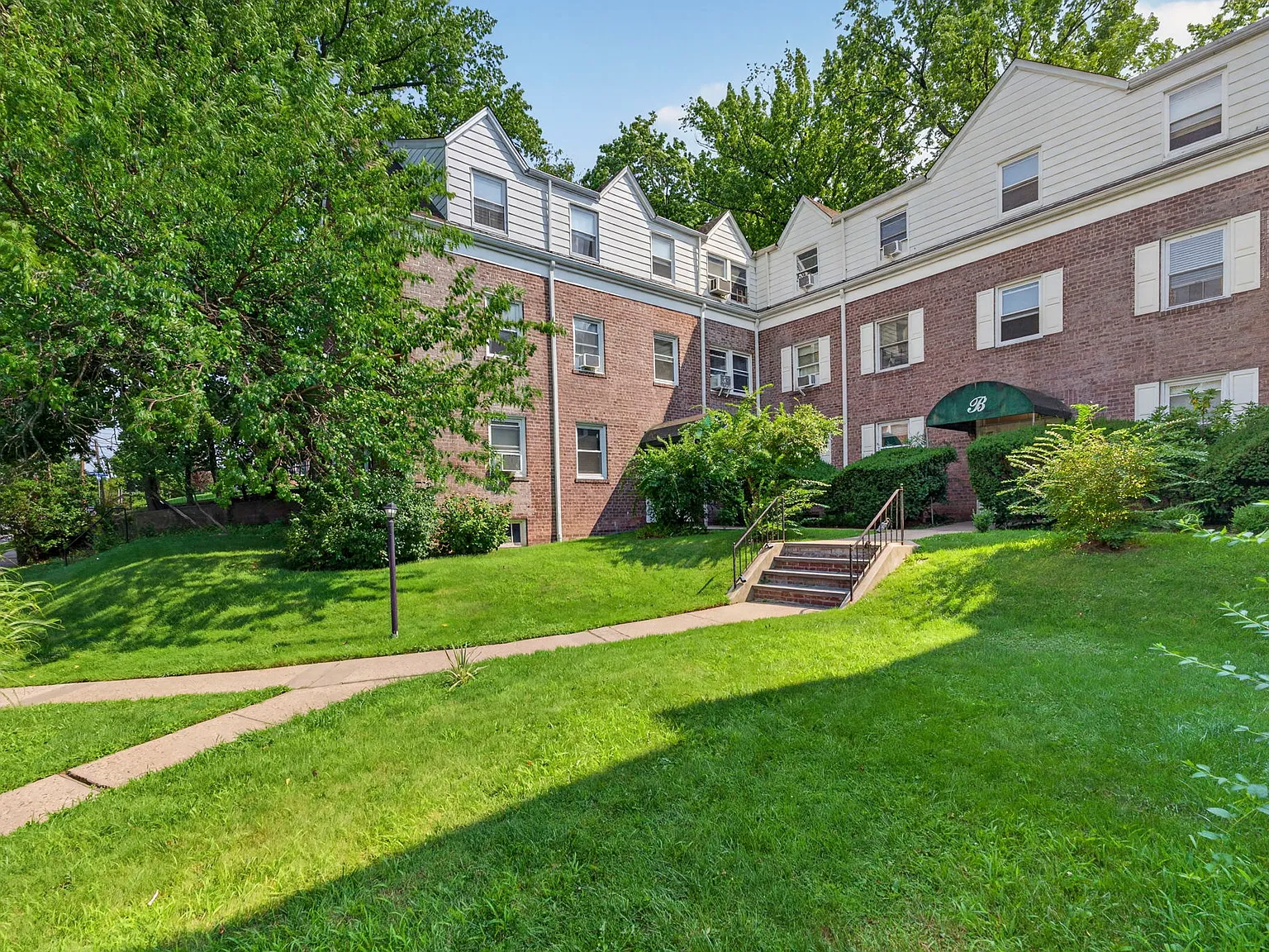 3 bed, $3,000 — Photo 2