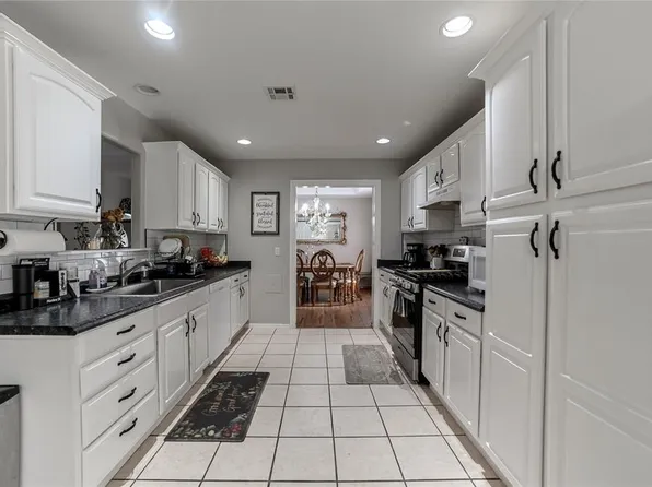 12127 SW 4th St, Yukon, OK 73099