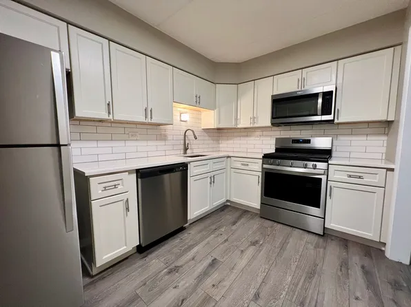 Lakehurst Commons, 170 E Lake St #103-R, Elmhurst, IL 60126