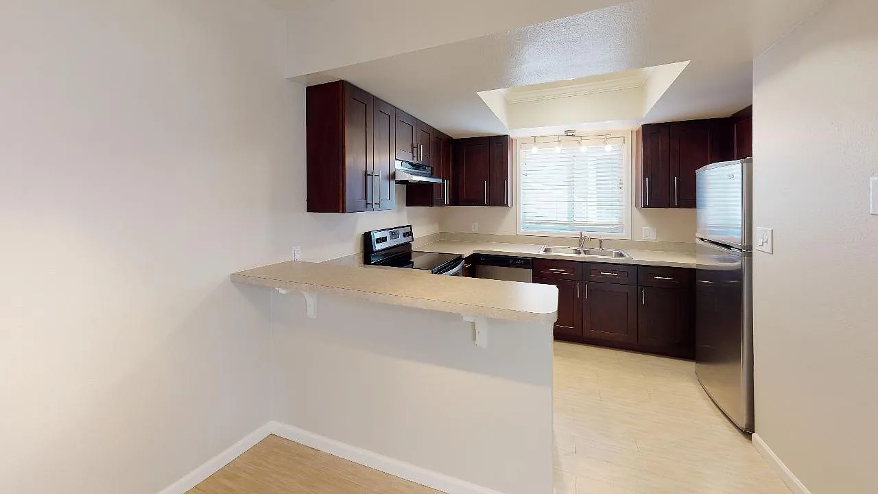 636 Arapahoe — Photo 2