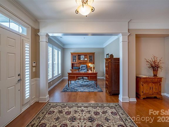 5th image of 5138 Grandview Dr