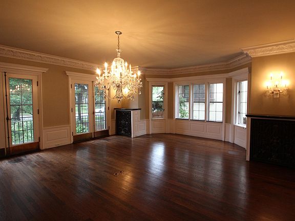 2nd image of 2225 N Lake Dr