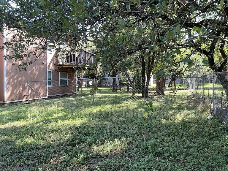 403 Hedgewood Dr #B — Photo 24