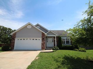40 Village Circle Dr, Winfield, MO 63389